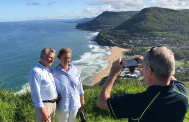 Sydney: Sea Cliff Bridge, Kiama Blowhole and Farlands